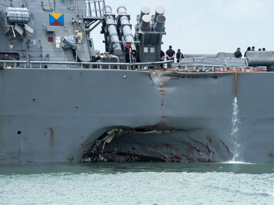 Капитаны кораблей ВМС США считают, что международные морские правила написаны не для них

