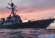 После второго столкновения корабля ВМС США с коммерческим судном американские власти приняли решение приостановить все операции военно-морского флота до выяснения причин случившегося