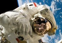 Американцы Пэгги Уитсон, Джек Фишер и Рэнодольф Брезник, находящиеся на борту Международной космической станции, в ходе прямой линии с молодыми астронавтами поделились своим опытом подготовки к полету на МКС