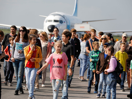 Более сотни детей смогли увидеть, как работает аэропорт