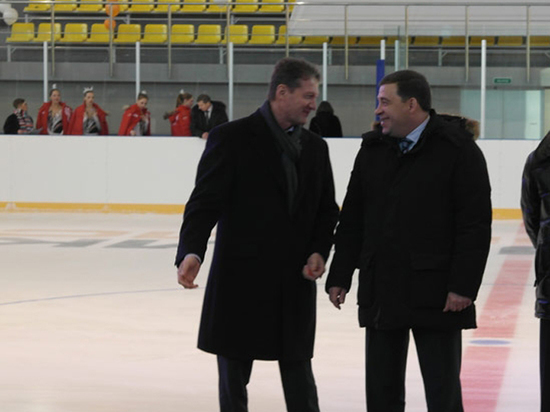 Куйвашев и Козицын в Красноуральске дали старт возведению ледовой арены 