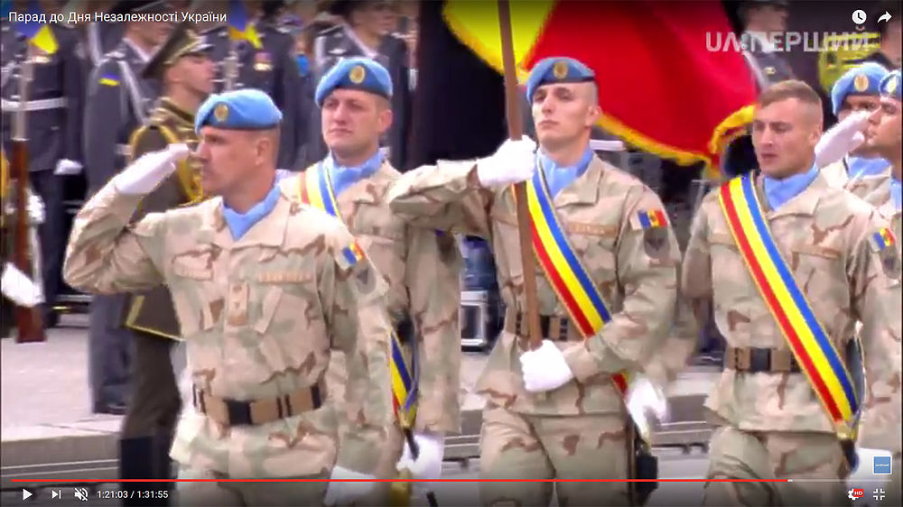 Киев сдали НАТО: Порошенко и глава Пентагона приняли военный парад