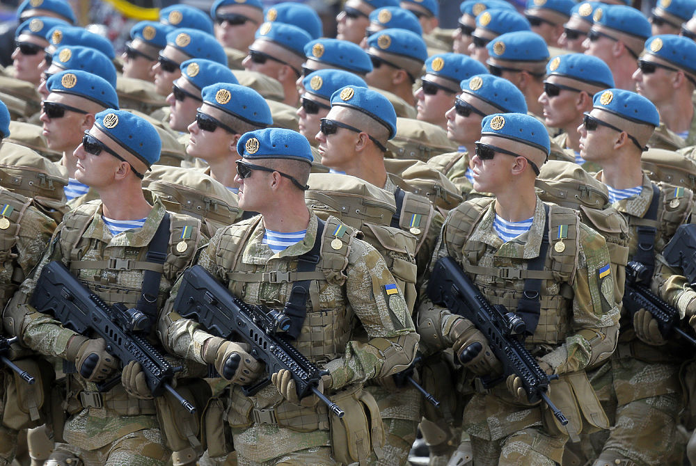 Киев сдали НАТО: Порошенко и глава Пентагона приняли военный парад