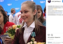 Министр спорта РФ Павел Колобков подтвердил, что олимпийская чемпионка Сочи по фигурному катанию в командном турнире Юлия Липницкая завершила карьеру в 19 лет