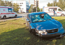 Водитель «Хендэ» на полном ходу сбил двух пешеходов, переходивших дорогу по «зебре», на Алтуфьевском шоссе утром в воскресенье