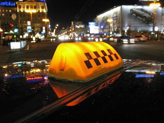 Уволены хабаровские таксисты, умывшие девушек "зеленкой" за неуплату