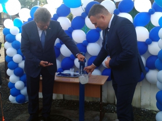 Мэр Томска торжественно открыл водопроводную колонку 