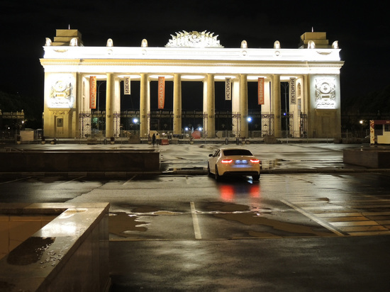 Ночь в парке Горького: что там происходит после избиения блогера - МК