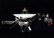 Космические аппараты Voyager 1 и Voyager 2, предназначенные для изучения дальнего космоса и запущенные в семидесятых годах прошлого века, несут на борту так называемые золотые пластинки, представляющие собой послания для инопланетян с информацией о Земле и человечестве