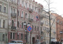 В Санкт-Петербурге неизвестные совершили нападение на здание генконсульства США на Фурштатской улице.