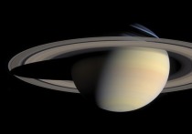 Американское аэрокосмическое агентство NASA представило короткое видео, составленное из кадров, которые были получены зондом Cassini («Кассини»), когда тот проходил между Сатурном и его кольцами