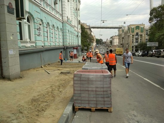 Дорожные работы во Владивостоке доставили неудобства пешеходам 