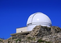 Специалисты, работающие в рамках проекта Breakthrough Listen, с помощью радиоастрономической обсерватории Грин-Бэнк в штате Вирджиния зафиксировали пятнадцать необычных сигналов