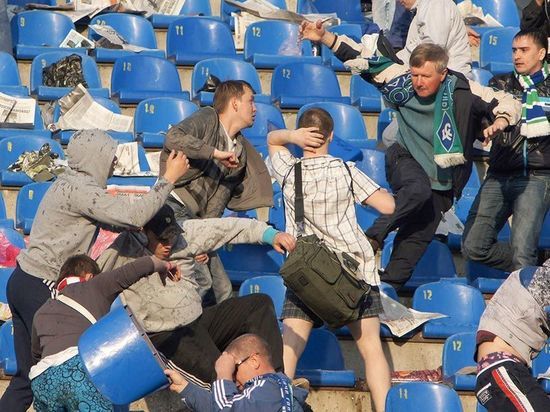 Трое жителей Самары устроили драку с силовиками после футбольного матча