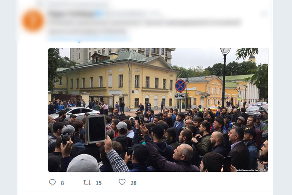 Несанкционированный митинг мусульман в Москве: протест на ковриках для намаза
