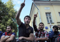 Московская акция мусульман, протестующих против геноцида единоверцев в Мьянме, прошедшая возле посольства страны в воскресенье, 3 сентября, вызвала широкий общественный резонанс