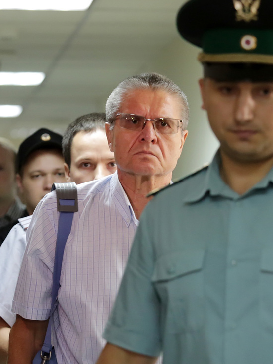 Суд заслушал расшифровку записей разговоров экс-министра с главой Роснефти