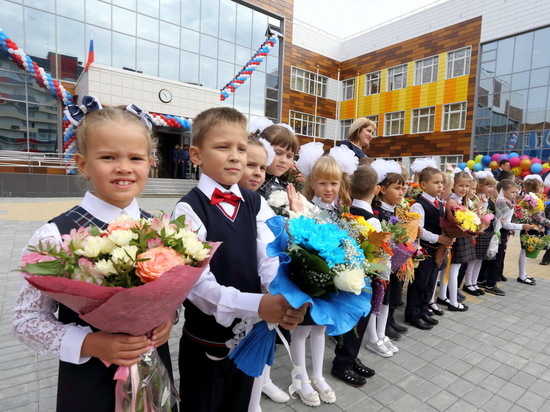 Первого сентября в Томске глава региона Сергей Жвачкин открыл новую школу на ул. Дизайнеров на 1100 мест 
