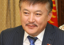 По официальной версии, он не допущен к выборам президента Кыргызстана из-за непогашенной судимости, но по его словам, имеет место сговор среди членов ЦИК