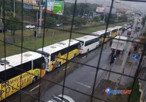 В Ростове колонна автобусов с детьми попала в ДТП на улице Малиновского
