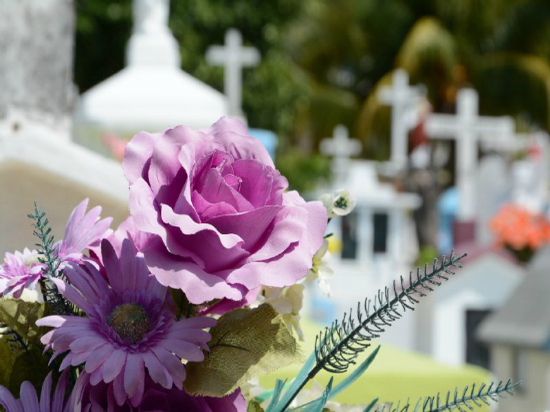 Организация похорон при помощи отечественных фирм — это далеко не самый высокий уровень услуг по доступным расценкам