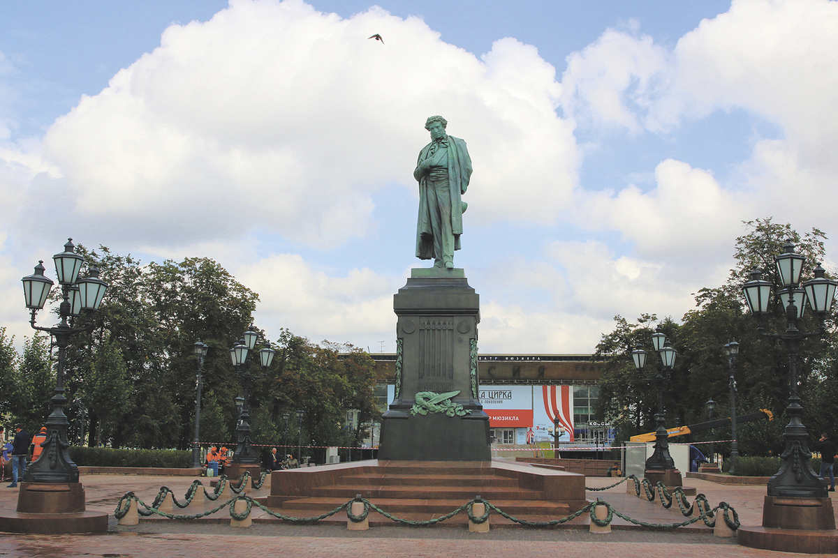 Памятник пушкину москва бульвар