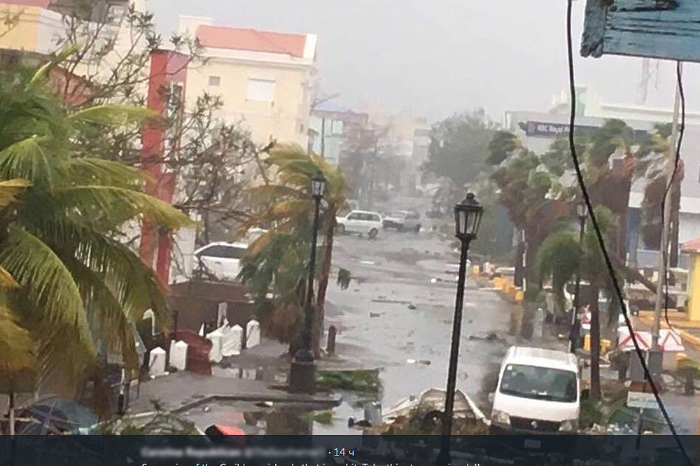 Смертоносный ураган "Ирма" не оставил от Карибов камня на камне
