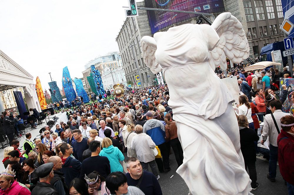 День Москвы отметили карнавалом и фейерверками