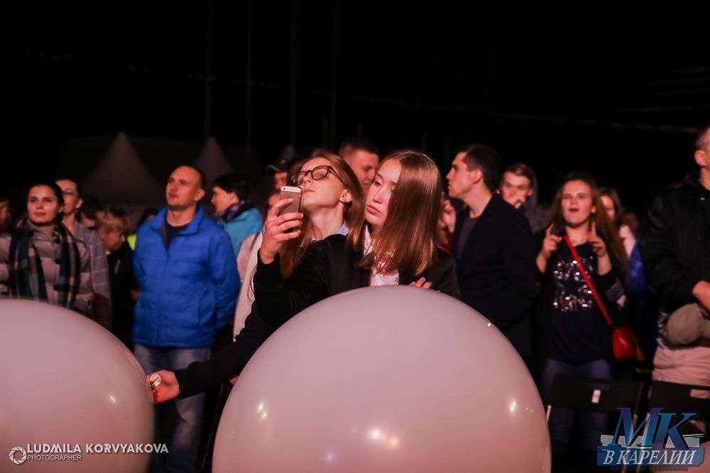 Горячие танцы и огромные шары: чем петрозаводчан удивил  уличный перфоманс