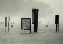 Ураган «Ирма», ранее обрушившийся на Кубу, а теперь бушующий на территории американского штата Флорида, побил сразу несколько мировых рекордов