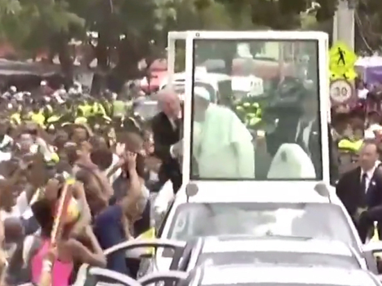 Франциск получил травму в ходе поездки в Латинскую Америку