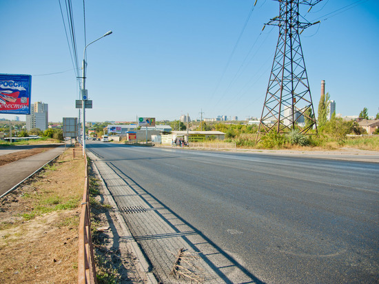 Подрядчики полностью обновят магистраль, состояние которой раньше напоминало волгоградцам дороги послевоенного Сталинграда