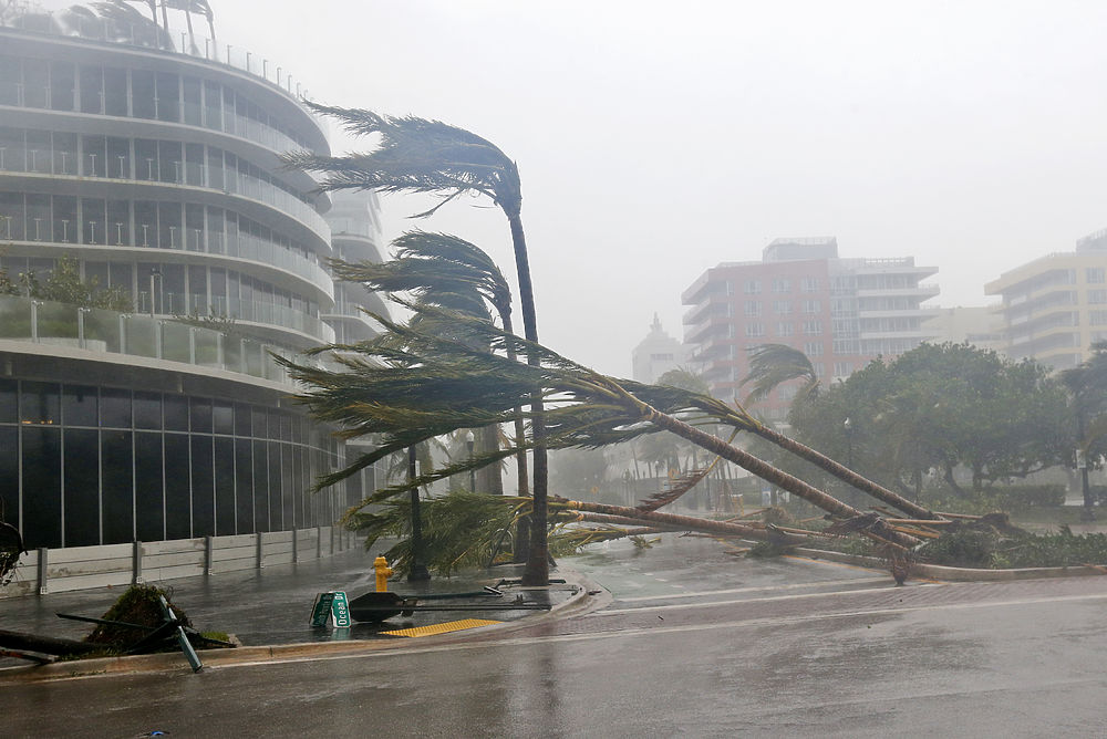 Ураган "Ирма" затопил Майами: страшные мгновения американского апокалипсиса