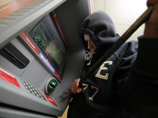 Грабители надеялись вскрыть банкомат в одном из магазинов Светлоярского района