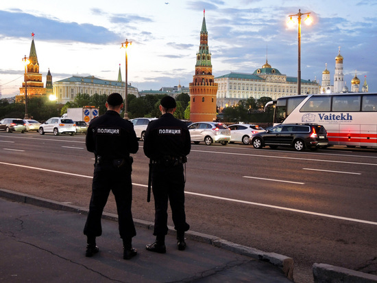 В Москве белорусы избили двух полицейских, приехавших на дебош В Москве белорусы избили двух полицейских, приехавших на дебош