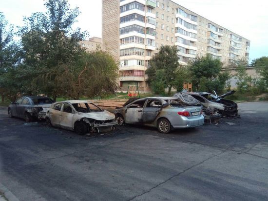 Пять автомобилей сгорели ночью в Обнинске 