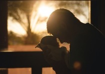Международная группа исследователей выяснила, что люди, родившиеся у немолодых отцов, с большей вероятностью сами оставят не слишком много потомства