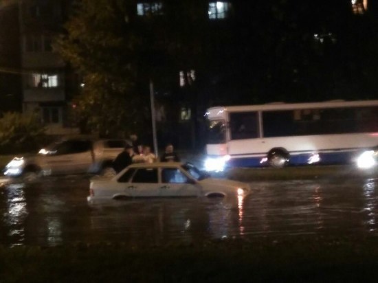 Прошедший ливень затопил несколько улиц в Тамбове