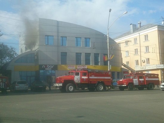 В Барнауле горели 50 кв. метров здания с ночным клубом и сауной