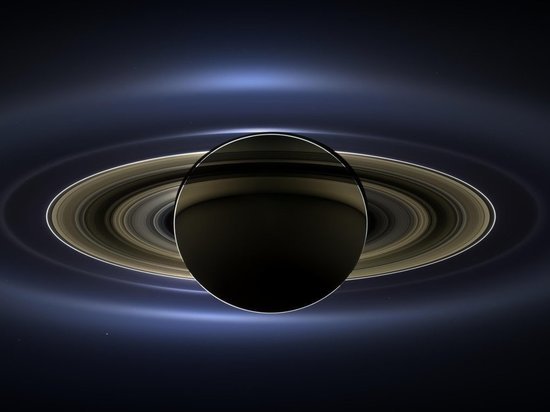 "И каждый раз, как будем смотреть на Сатурн в ночном небе, мы будем вспоминать. И улыбаться. И мечтать вернуться"
