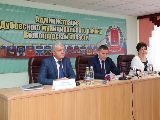 Андрей Бочаров поставил задачу навести порядок в земельных отношениях Дубовского района
