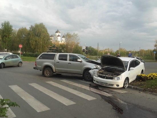 Водитель иномарки пострадал при аварии на «зебре» в Барнауле