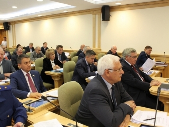 Парламентарии заслушали доклад спикера Думы

