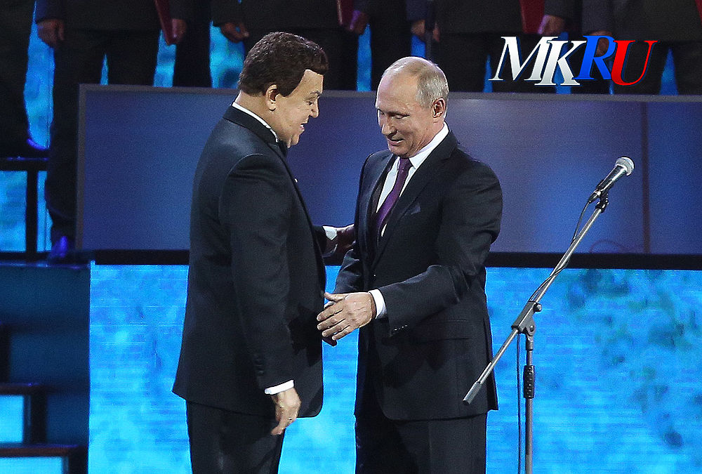 Путин поздравил Кобзона лично: юбилейный концерт певца собрал всех селебрити