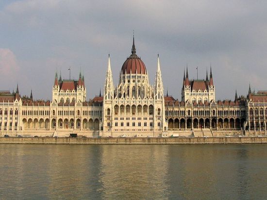 Будапешт требует от Порошенко пересмотреть "языковую" статью закона об образовании
