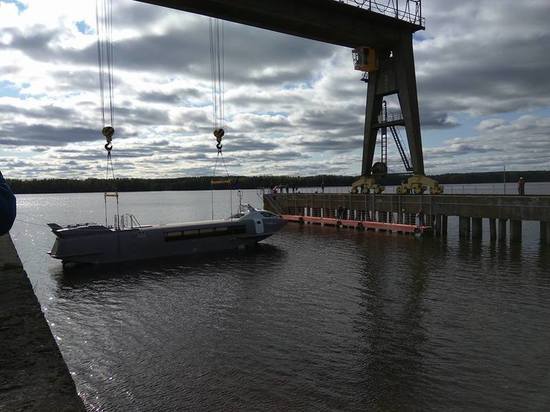 Судно на подводных крыльях спущено на воду в Нижегородской области