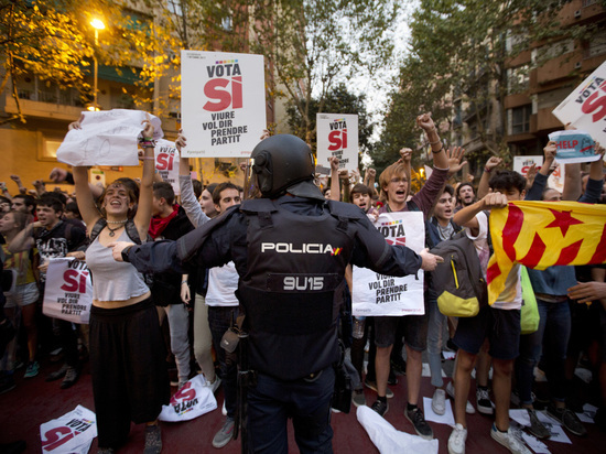 Силовики всеми силами пытаются помешать волеизъявлению каталонцев