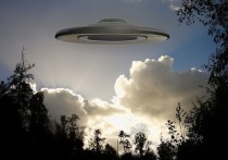 В интернете появился видеоролик, на котором можно увидеть необычный объект в небе над США