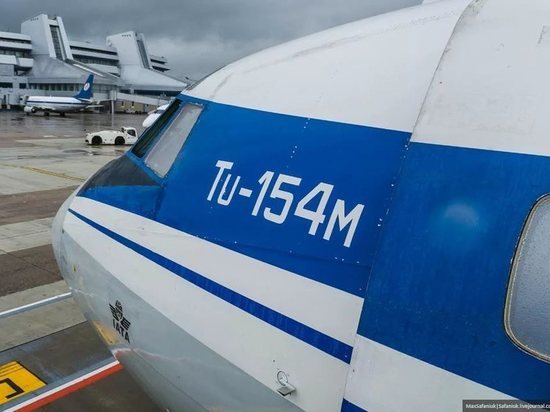 Самолет Ту-134 с авиаторами и космонавтами на борту впервые приземлится в Калуге 