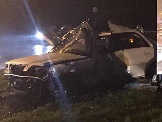 В Барнауле молодой водитель «Тойоты» погиб в аварии на заправке
